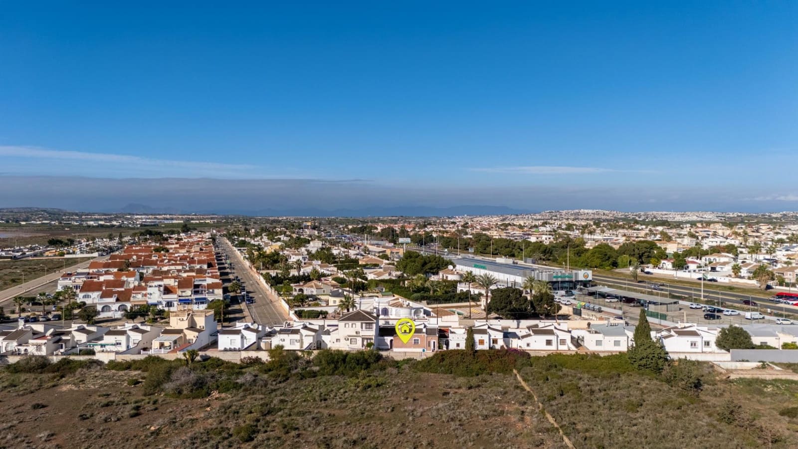 3 makuuhuone Huvila myytävänä paikassa Torrevieja mukana uima-altaan - 330 000 € (Ref: 9514003)