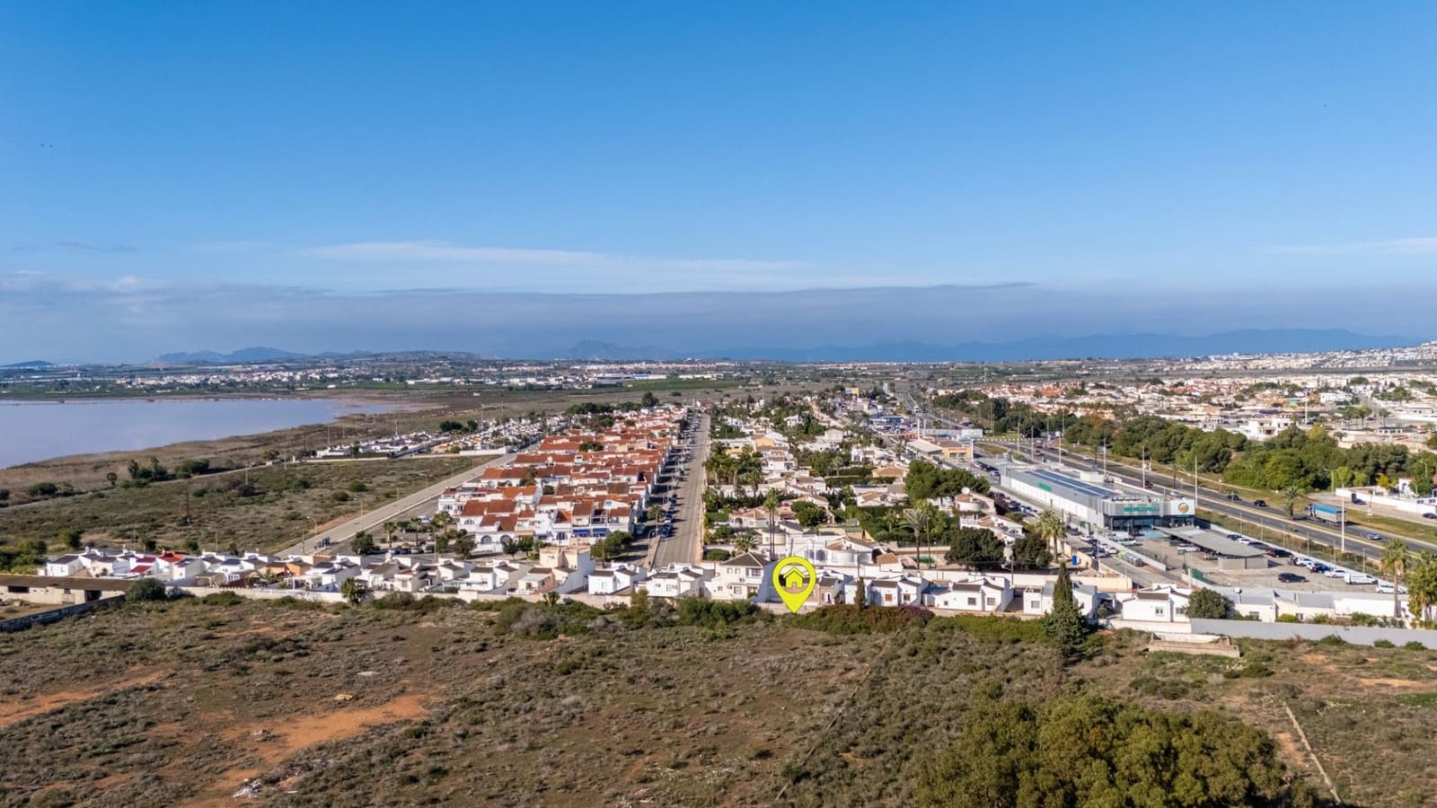 3 makuuhuone Huvila myytävänä paikassa Torrevieja mukana uima-altaan - 330 000 € (Ref: 9514003)