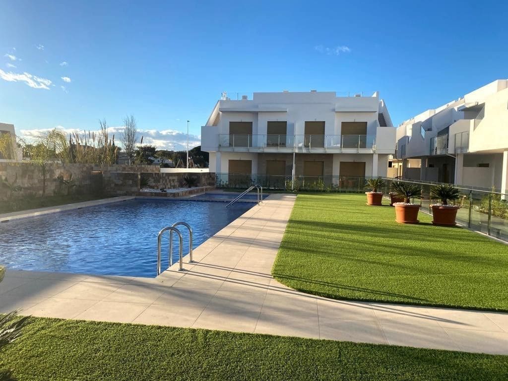 2 bedroom Apartment for sale in Pilar de la Horadada - € 225,000 (Ref: 9514023)