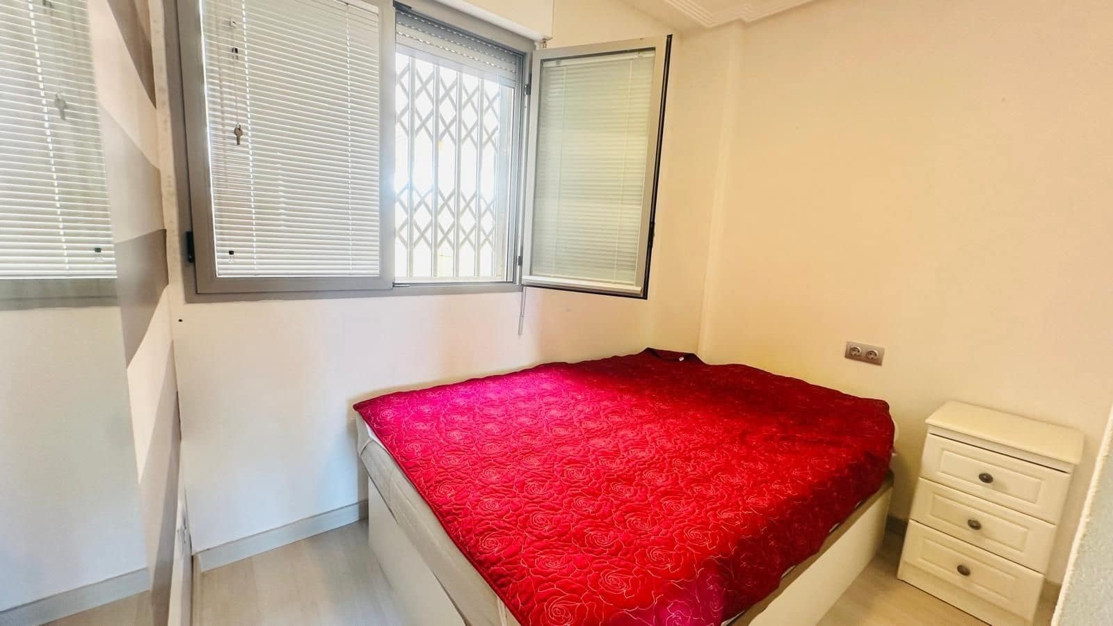 2 soveværelse Penthouse til salg i Torrevieja med swimmingpool - € 241.000 (Ref: 9514029)