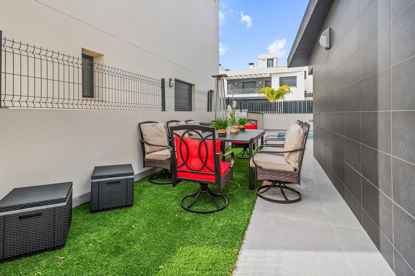 4 bedroom Villa for sale in Algorfa - € 569,500 (Ref: 9514041)