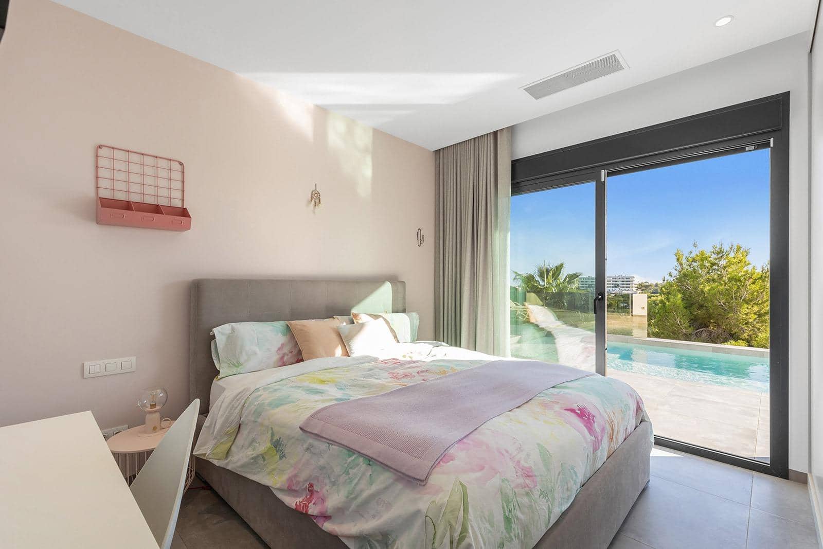 4 slaapkamer Villa te koop in Las Colinas Golf met garage - € 1.700.000 (Ref: 9514056)