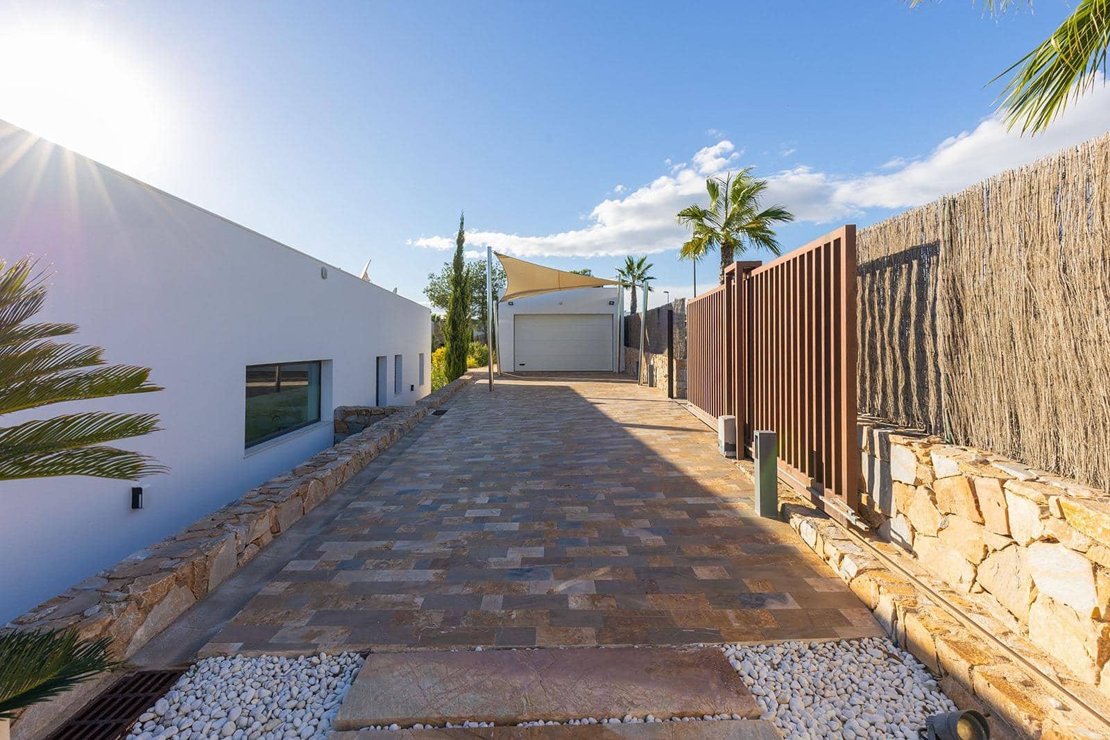 4 slaapkamer Villa te koop in Las Colinas Golf met garage - € 1.700.000 (Ref: 9514056)