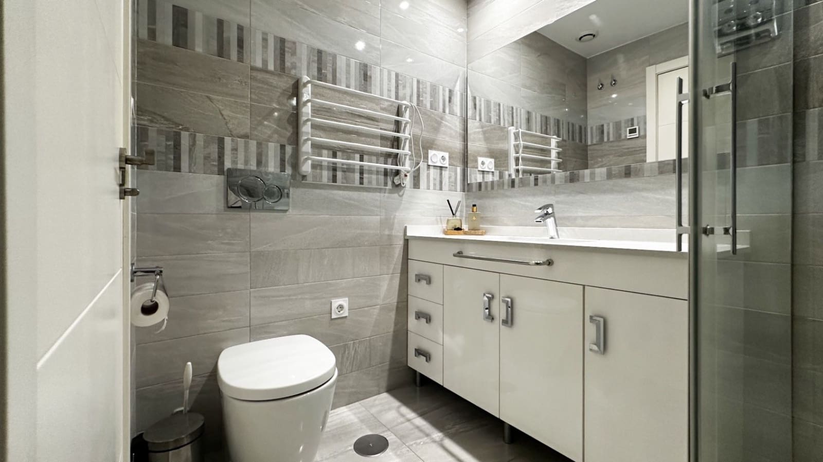 2 bedroom Apartment for sale in Punta Prima with garage - € 420,000 (Ref: 9514066)