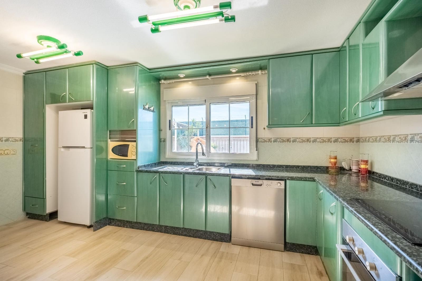 6 sypialnia Willa na sprzedaż w Torrevieja z basenem - 645 000 € (Ref: 9514073)