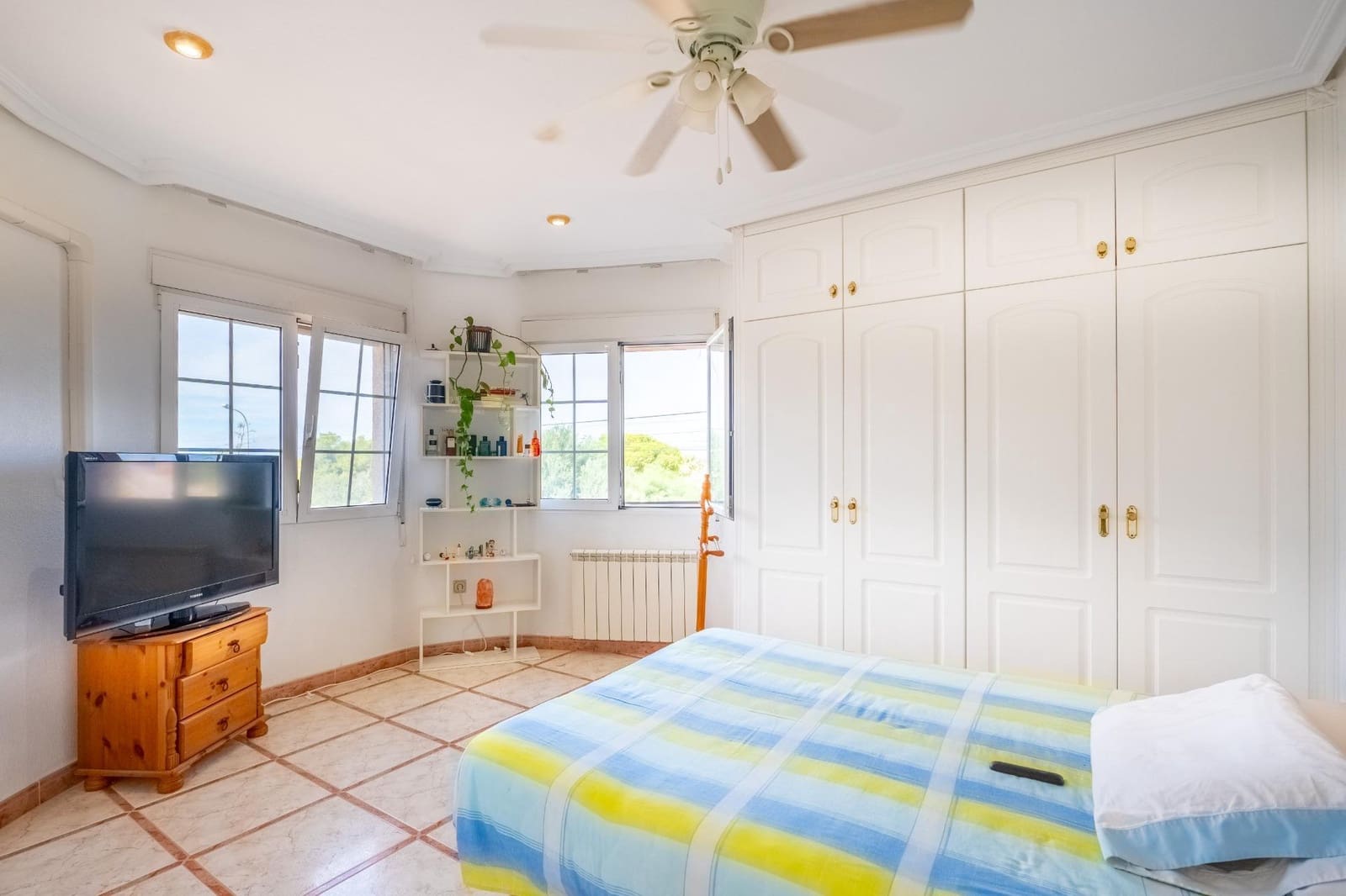 6 sypialnia Willa na sprzedaż w Torrevieja z basenem - 645 000 € (Ref: 9514073)