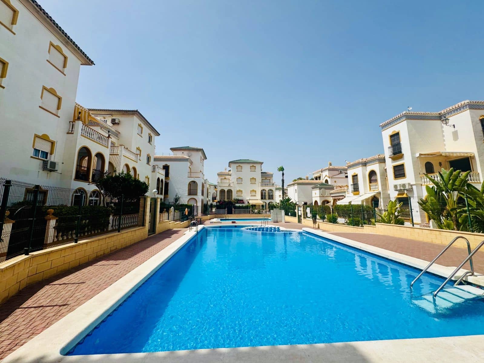 3 slaapkamer Appartement te koop in La Mata met zwembad - € 269.000 (Ref: 9514113)