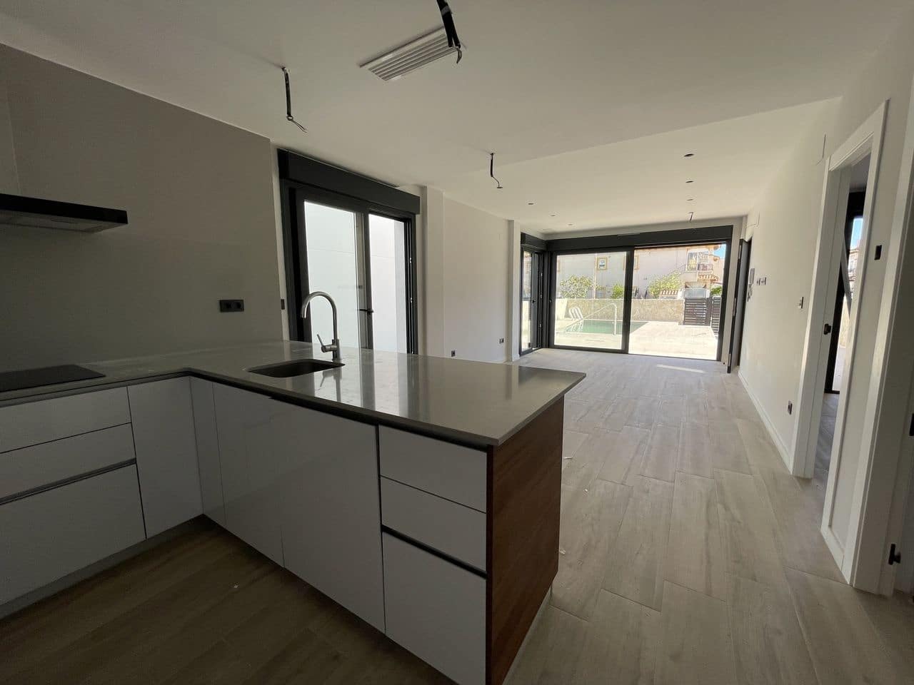 4 bedroom Apartment for sale in Pilar de la Horadada with garage - € 575,000 (Ref: 9514133)