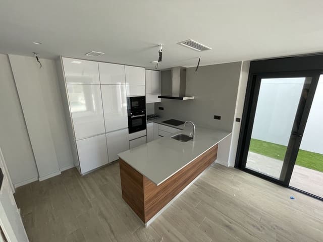 4 quarto Apartamento para venda em Pilar de la Horadada com garagem - 575 000 € (Ref: 9514133)