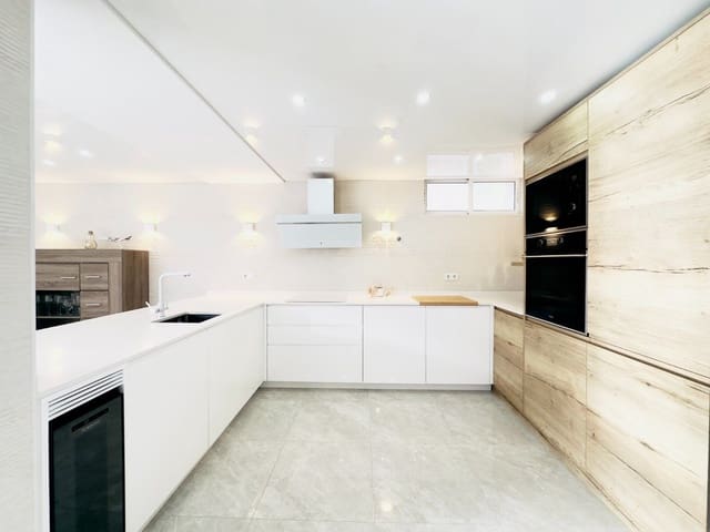 3 makuuhuone Huvila myytävänä paikassa La Florida, Orihuela mukana uima-altaan 
autotalli - 340 000 € (Ref: 9514137)