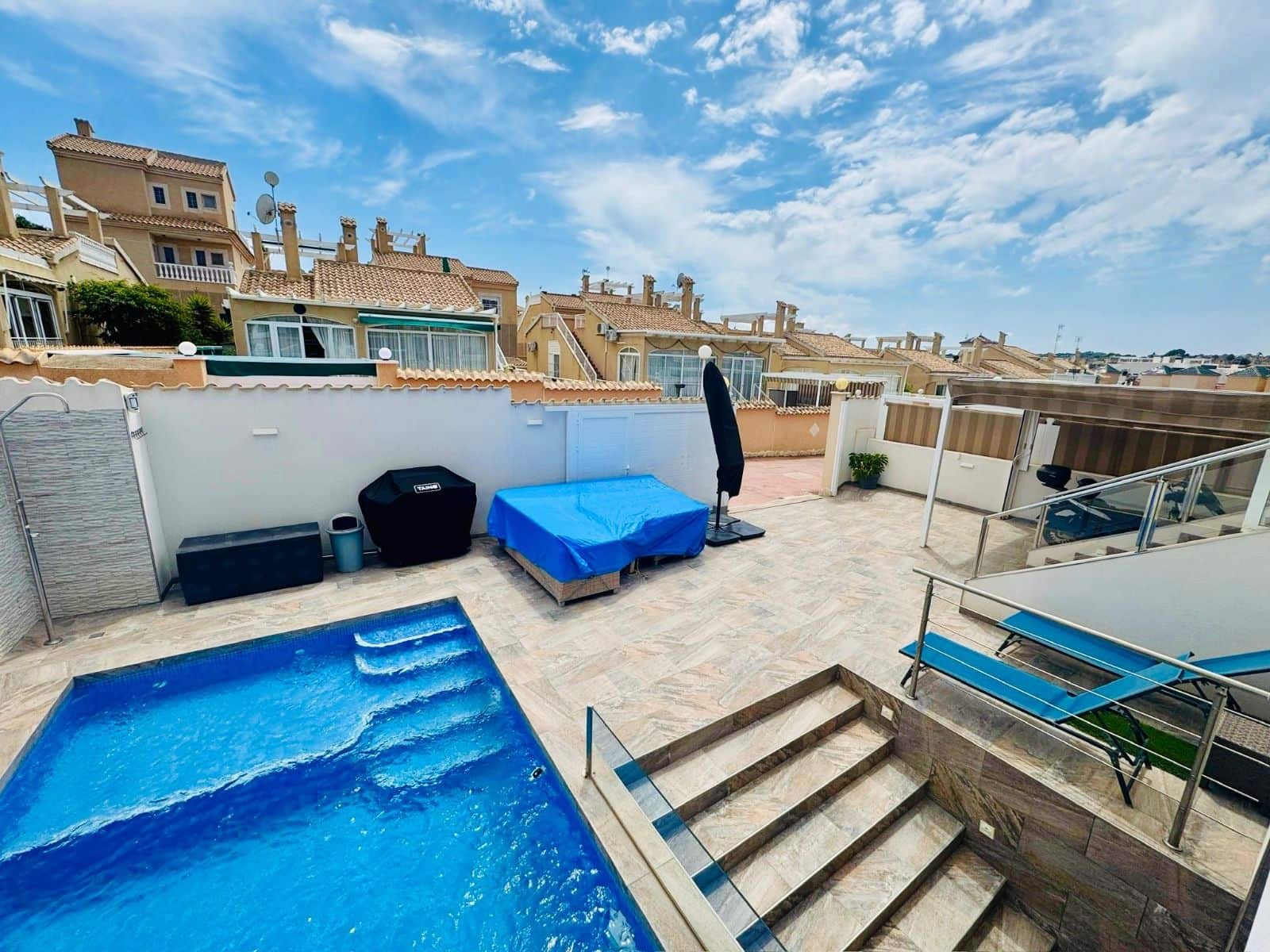 3 soveværelse Villa til salg i La Florida med swimmingpool garage - € 340.000 (Ref: 9514137)