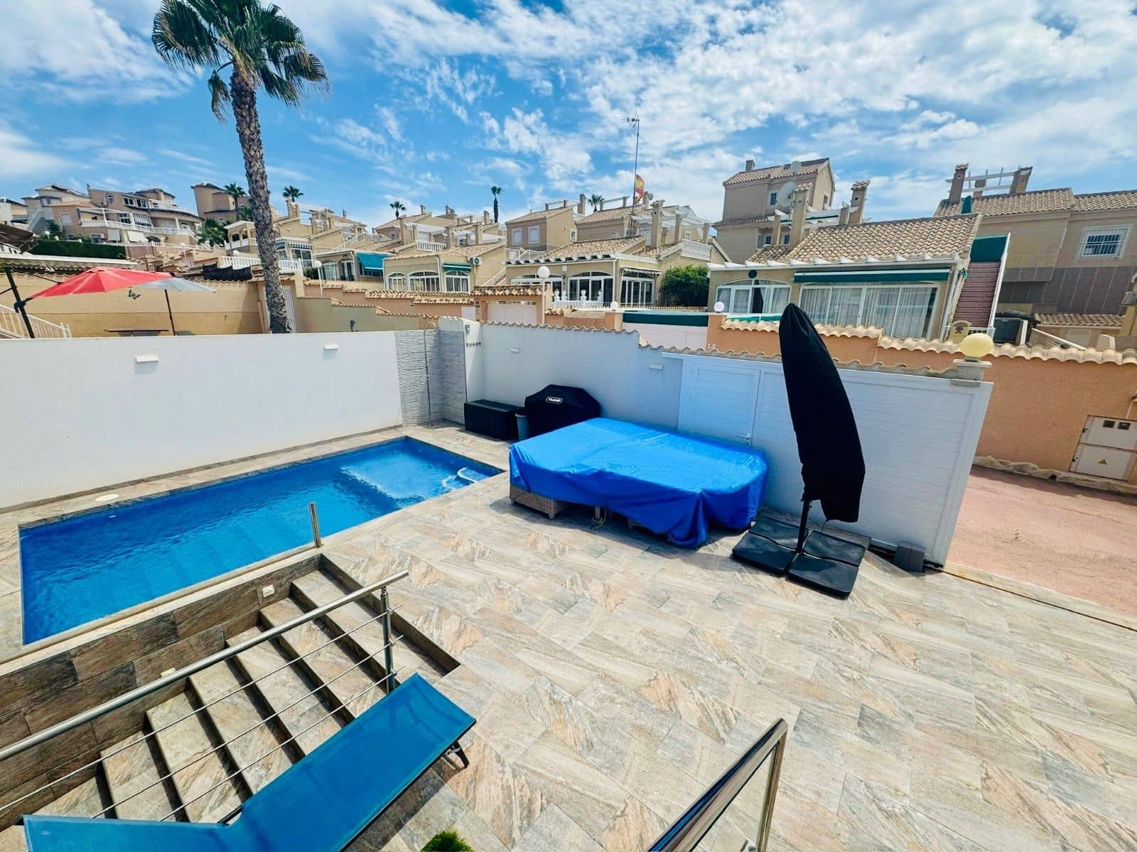 3 soveværelse Villa til salg i La Florida med swimmingpool garage - € 340.000 (Ref: 9514137)