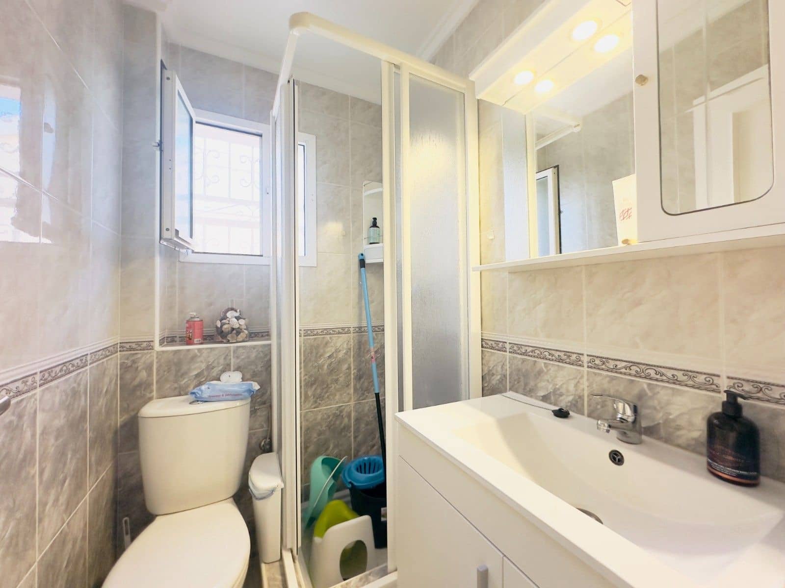 3 soveværelse Villa til salg i La Florida med swimmingpool garage - € 340.000 (Ref: 9514137)