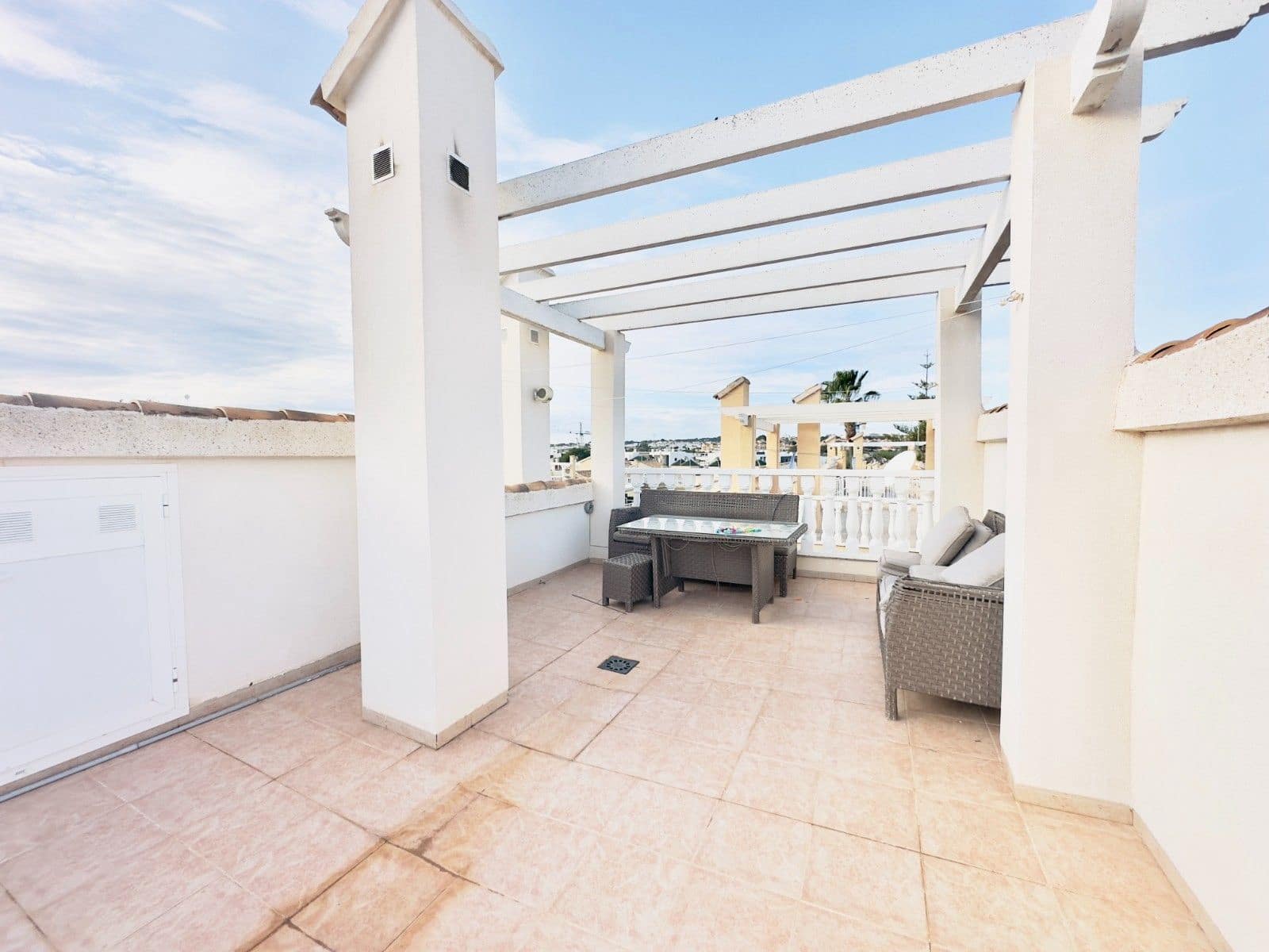 3 soveværelse Villa til salg i La Florida med swimmingpool garage - € 340.000 (Ref: 9514137)