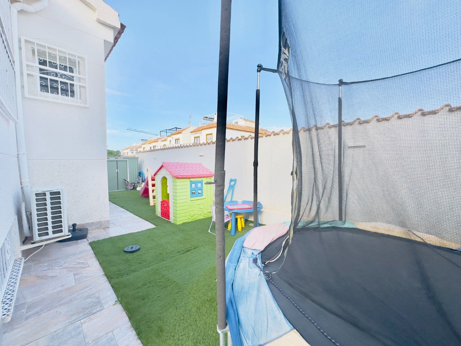 3 soveværelse Villa til salg i La Florida med swimmingpool garage - € 340.000 (Ref: 9514137)