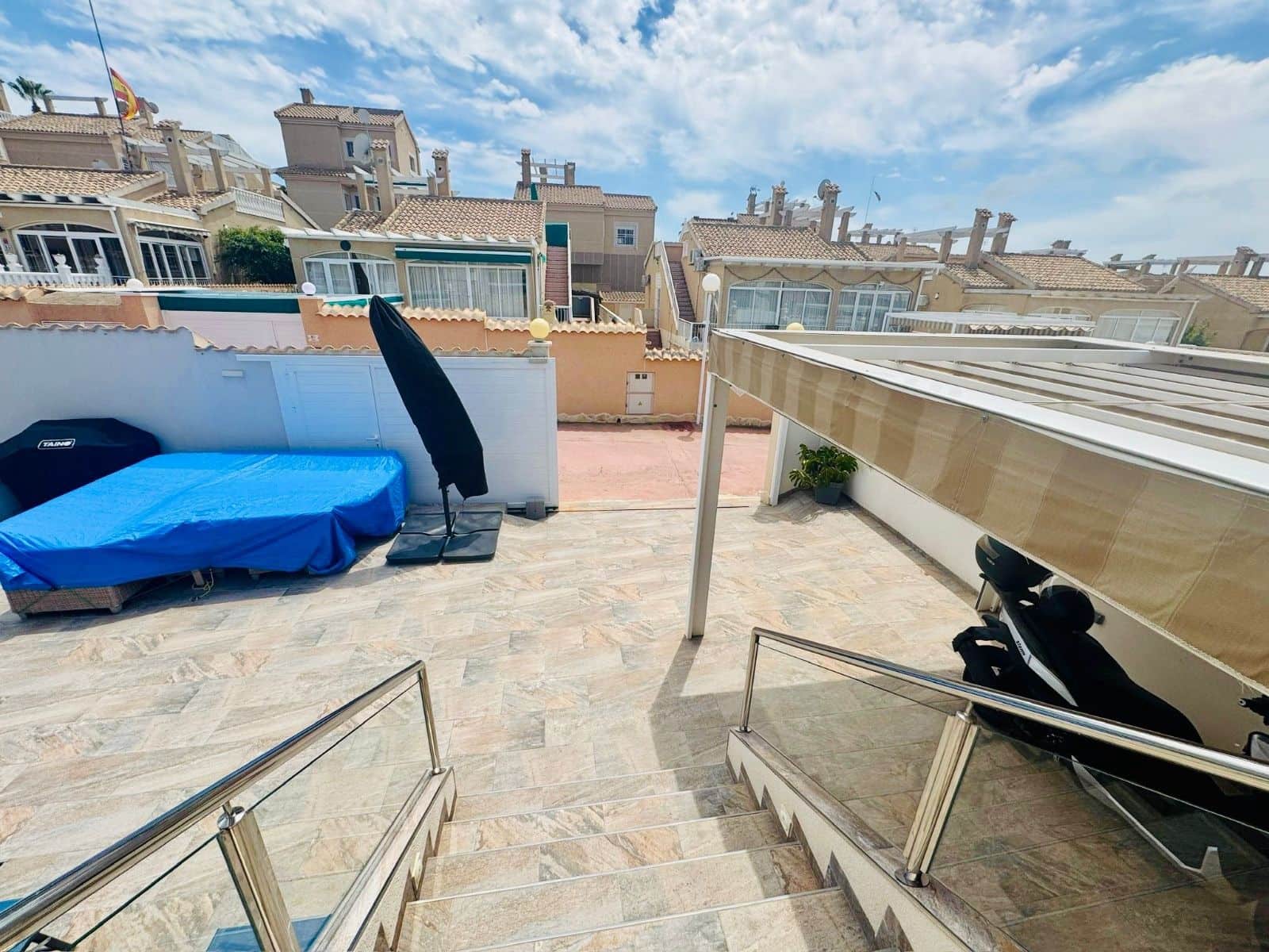 3 soveværelse Villa til salg i La Florida med swimmingpool garage - € 340.000 (Ref: 9514137)