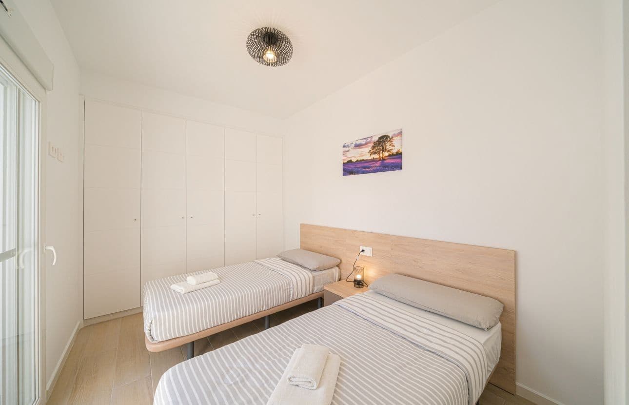 Chalet de 3 habitaciones en Avileses en venta con piscina - 289.900 € (Ref: 9514167)