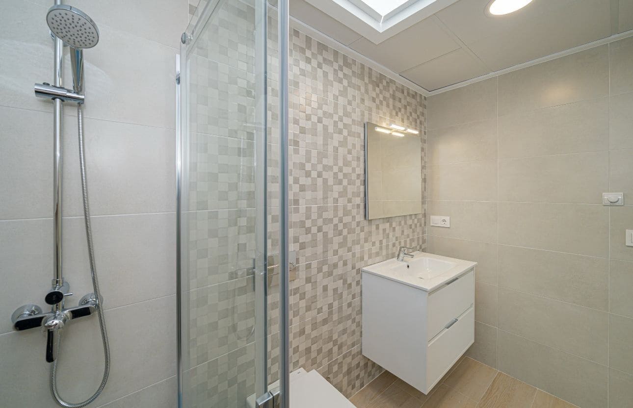 Chalet de 3 habitaciones en Avileses en venta con piscina - 289.900 € (Ref: 9514167)