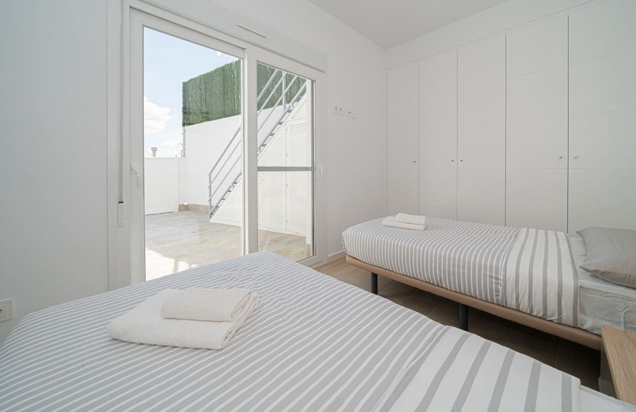 Chalet de 3 habitaciones en Avileses en venta con piscina - 289.900 € (Ref: 9514167)