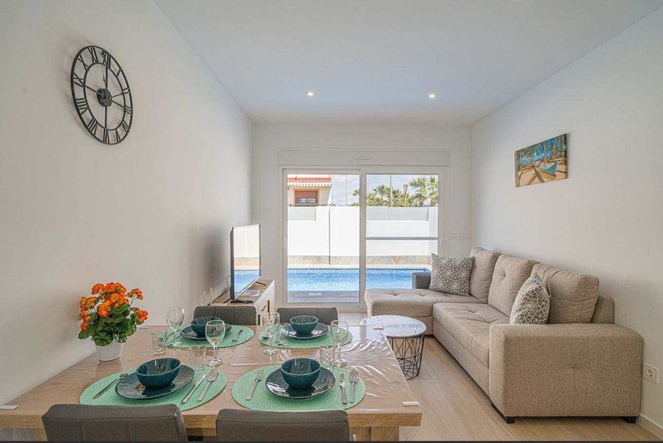 Chalet de 3 habitaciones en Avileses en venta con piscina - 289.900 € (Ref: 9514167)