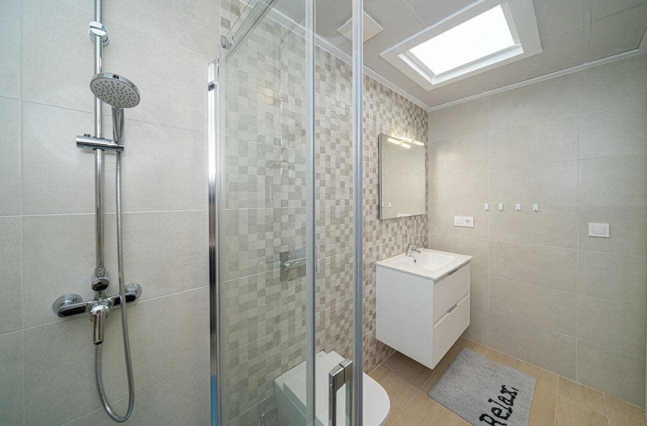 Chalet de 3 habitaciones en Avileses en venta con piscina - 289.900 € (Ref: 9514167)