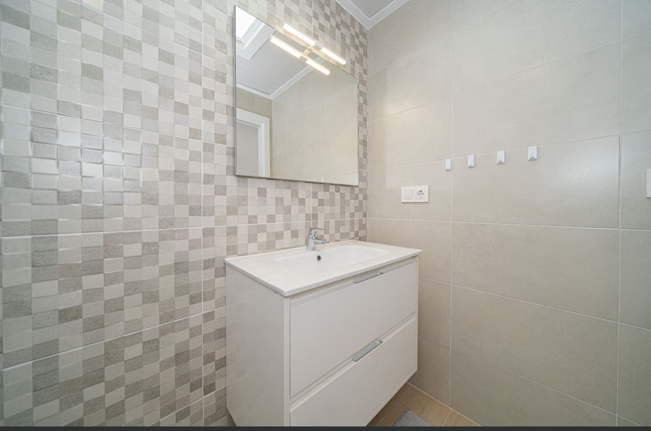 Chalet de 3 habitaciones en Avileses en venta con piscina - 289.900 € (Ref: 9514167)