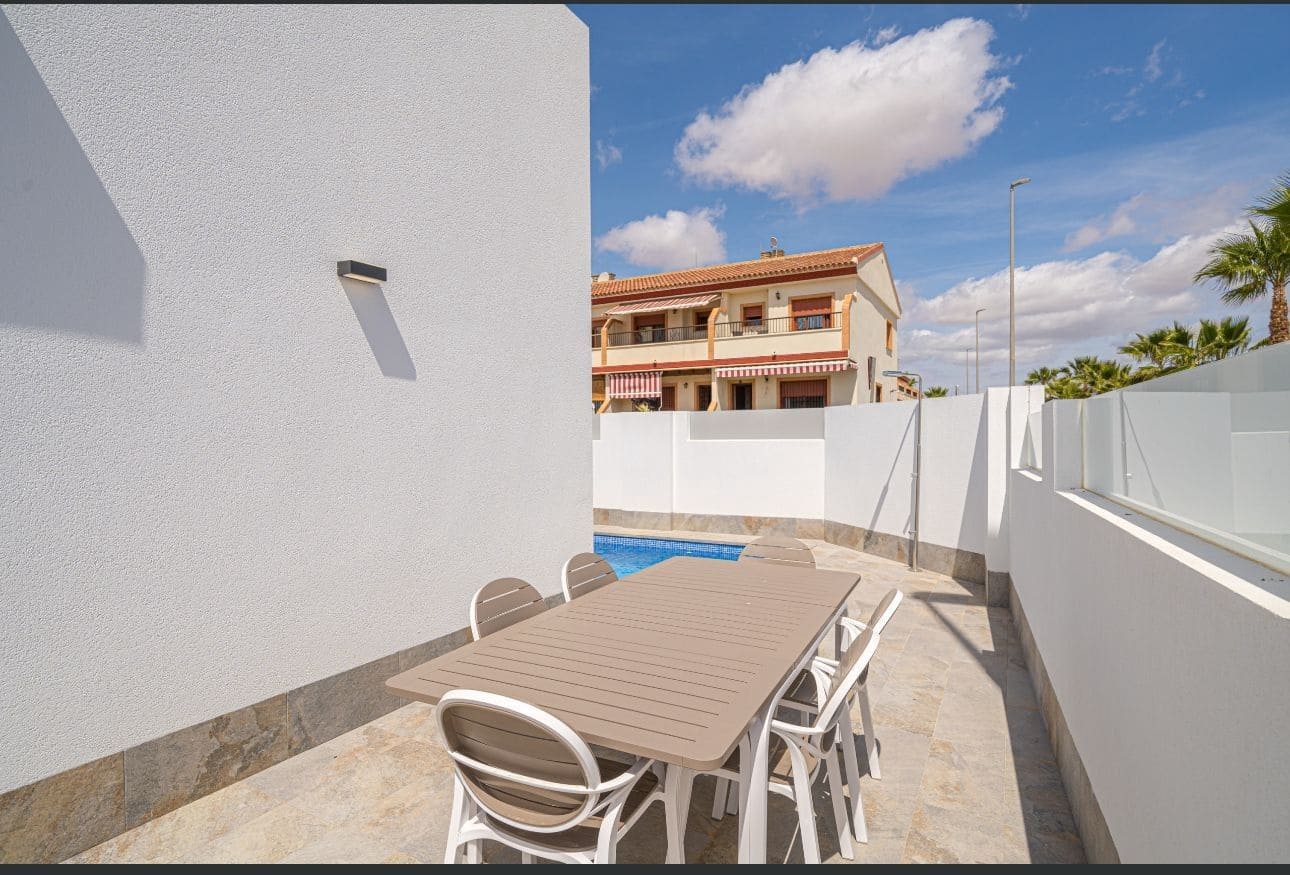 Chalet de 3 habitaciones en Avileses en venta con piscina - 289.900 € (Ref: 9514167)