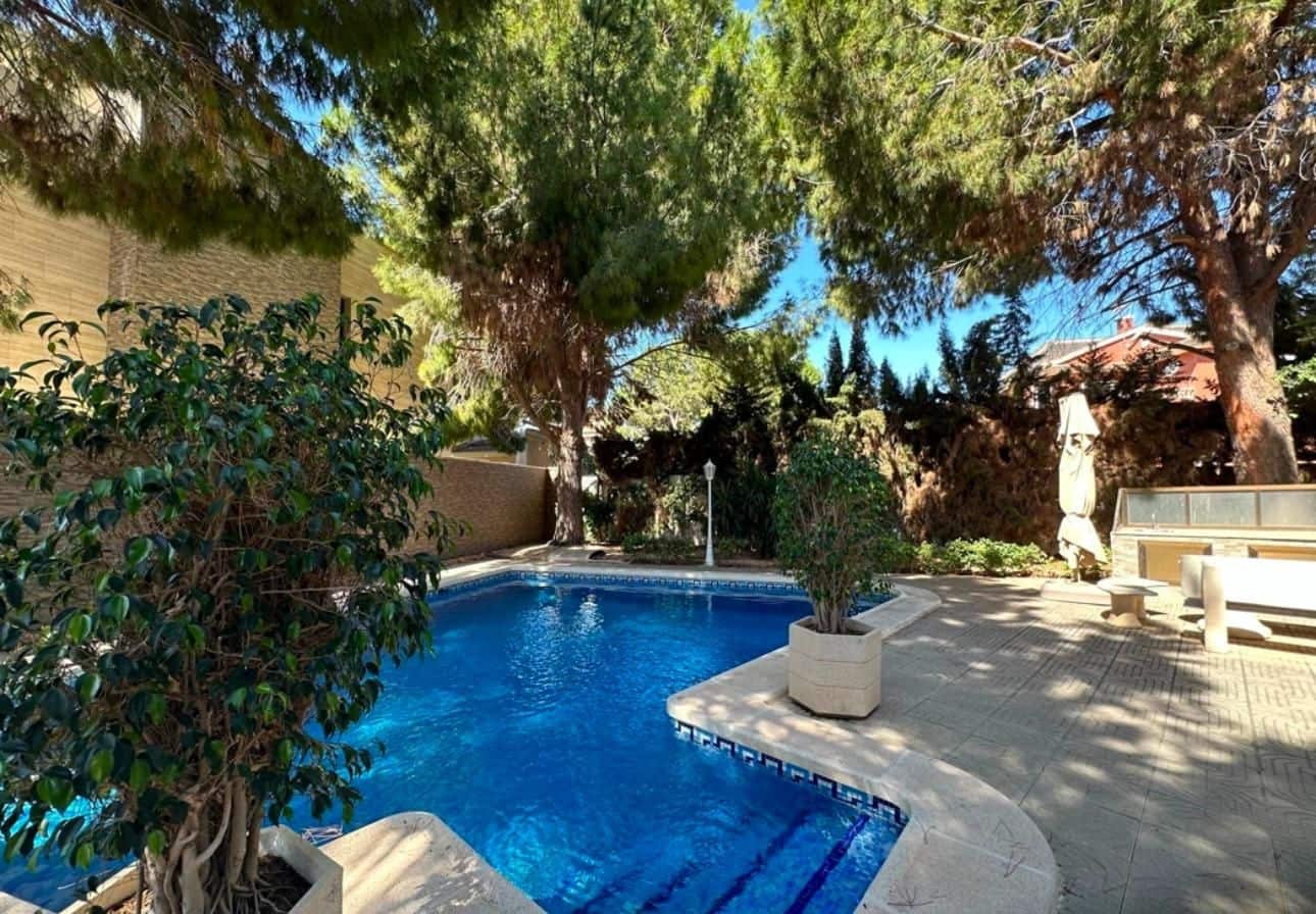 5 bedroom Villa for sale in Dona Pepa with pool - € 649,000 (Ref: 9514182)