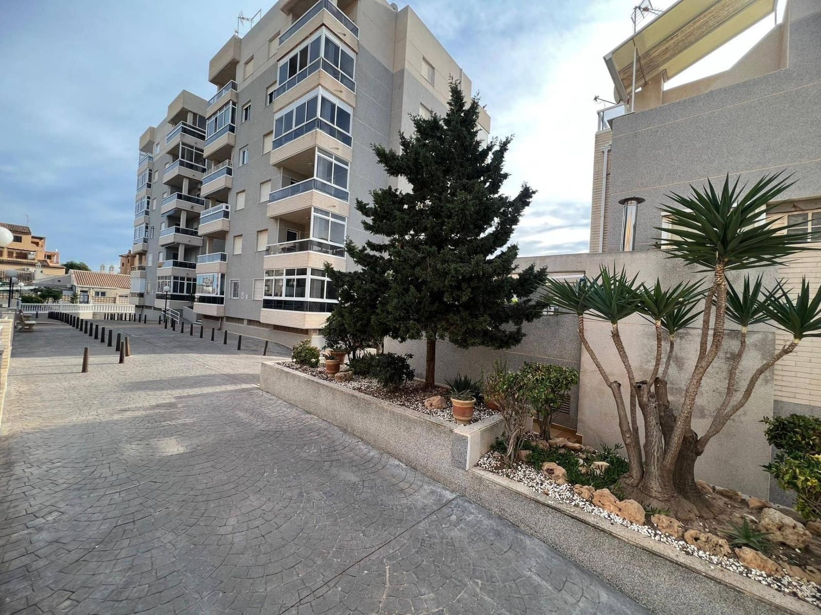 2 sypialnia Apartament na sprzedaż w Torrevieja z basenem - 195 999 € (Ref: 9514185)