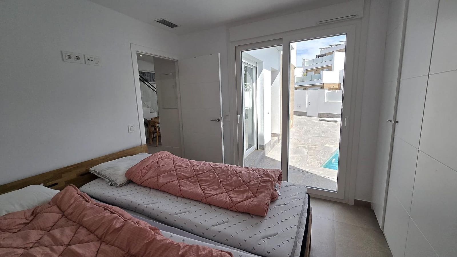 Chalet de 3 habitaciones en San Pedro del Pinatar en venta - 370.000 € (Ref: 9514251)