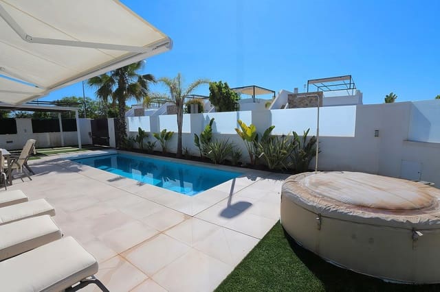 Chalet de 3 habitaciones en Pilar de la Horadada en venta - 495.000 € (Ref: 9514253)