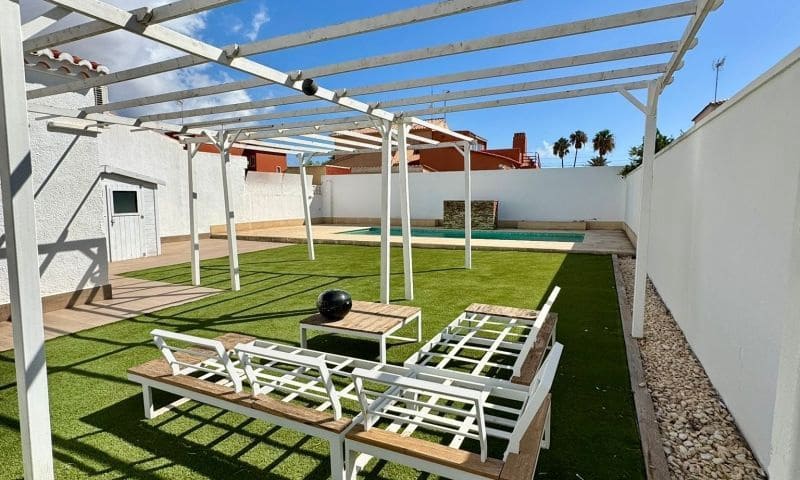 2 bedroom Villa for sale in Torrevieja - € 385,000 (Ref: 9514261)