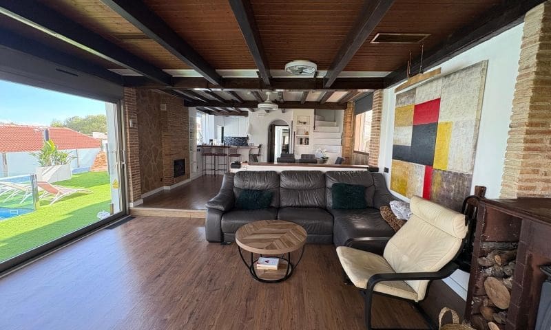 Chalet de 3 habitaciones en La Zenia en venta - 460.000 € (Ref: 9514263)