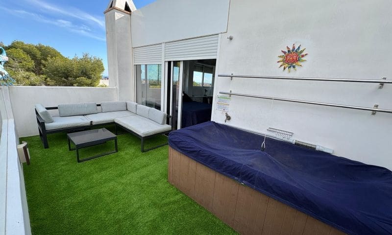 Chalet de 3 habitaciones en La Zenia en venta - 460.000 € (Ref: 9514263)