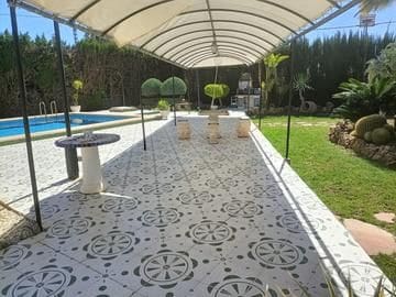 4 bedroom Villa for sale in Elche / Elx - € 460,000 (Ref: 9514264)