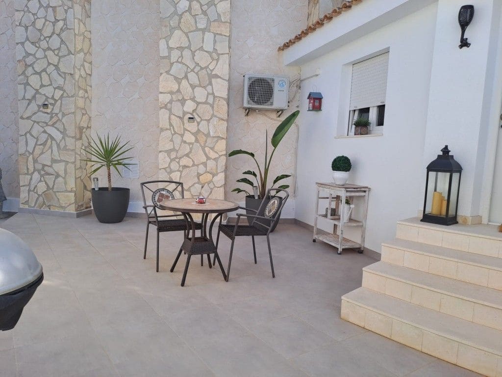 6 bedroom Villa for sale in La Marquesa - € 685,000 (Ref: 9514283)