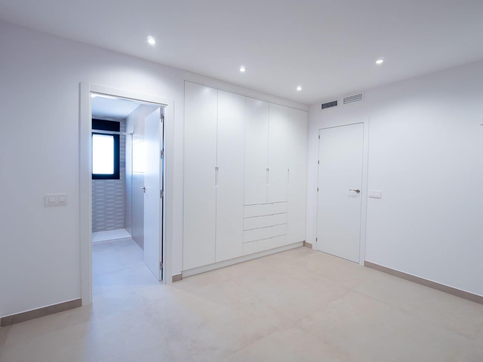 5 bedroom Villa for sale in La Manga del Mar Menor with pool garage - € 1,350,000 (Ref: 9514307)