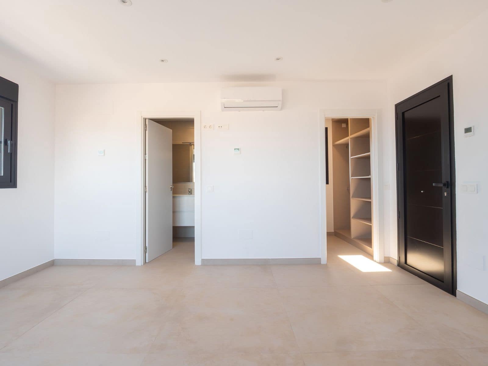 5 bedroom Villa for sale in La Manga del Mar Menor with pool garage - € 1,350,000 (Ref: 9514307)