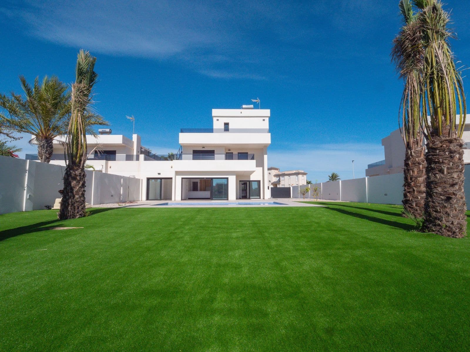 5 bedroom Villa for sale in La Manga del Mar Menor with pool garage - € 1,350,000 (Ref: 9514307)
