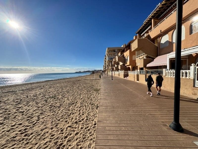 Apartamento de 2 habitaciones en Torrevieja en venta - 220.000 € (Ref: 9514335)