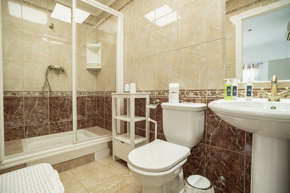 3 bedroom Villa for sale in Torrevieja with pool - € 535,000 (Ref: 9514337)