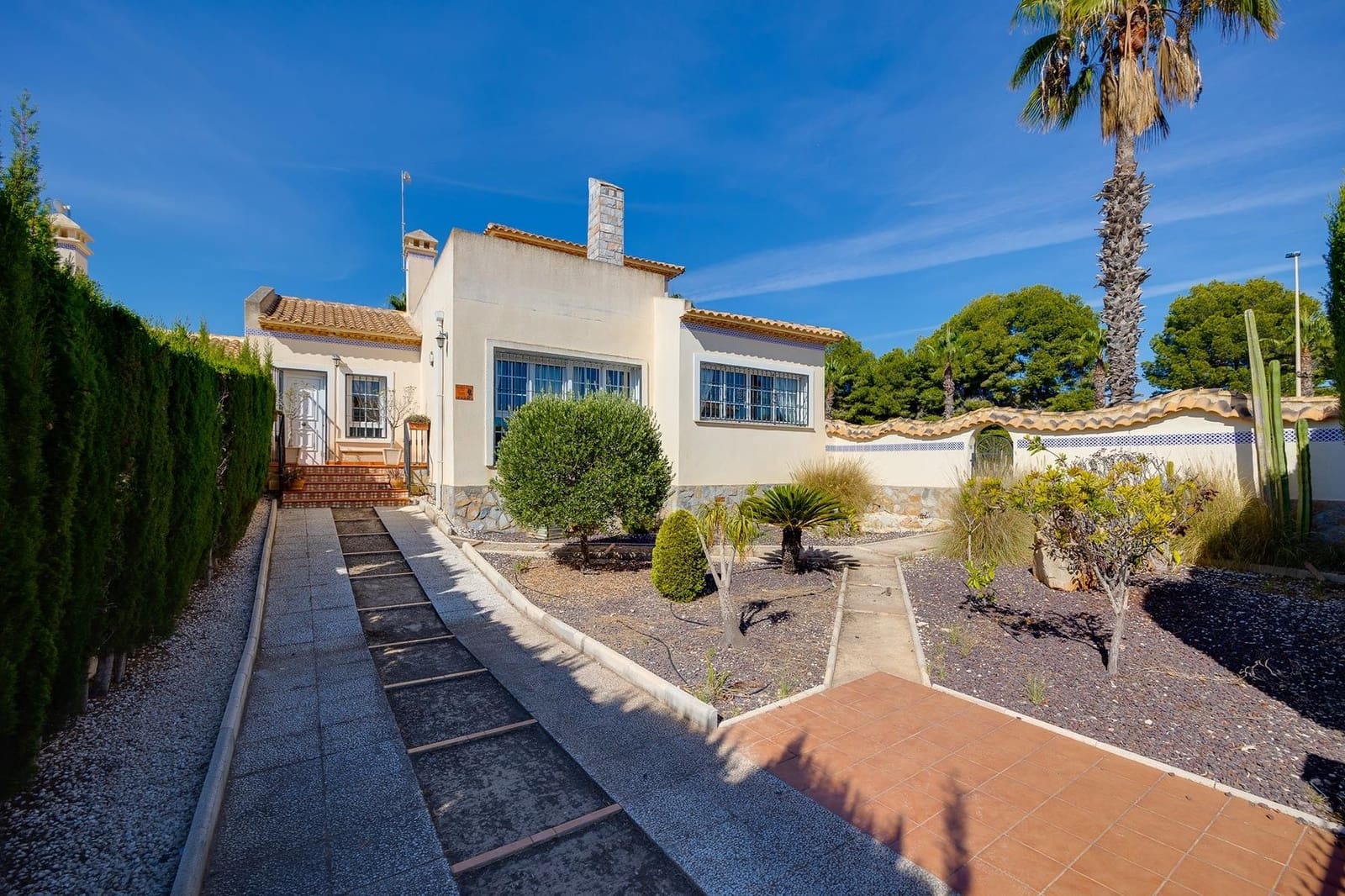 3 bedroom Villa for sale in Orihuela Costa with pool - € 550,000 (Ref: 9514349)
