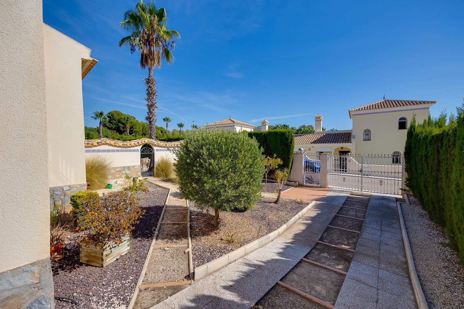 3 bedroom Villa for sale in Las Ramblas Golf with pool - € 550,000 (Ref: 9514349)