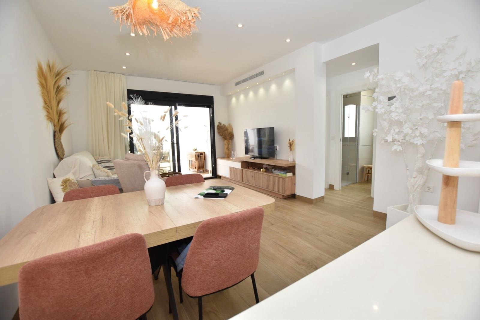 Apartamento de 2 habitaciones en Torrevieja en venta con garaje - 299.995 € (Ref: 9514360)