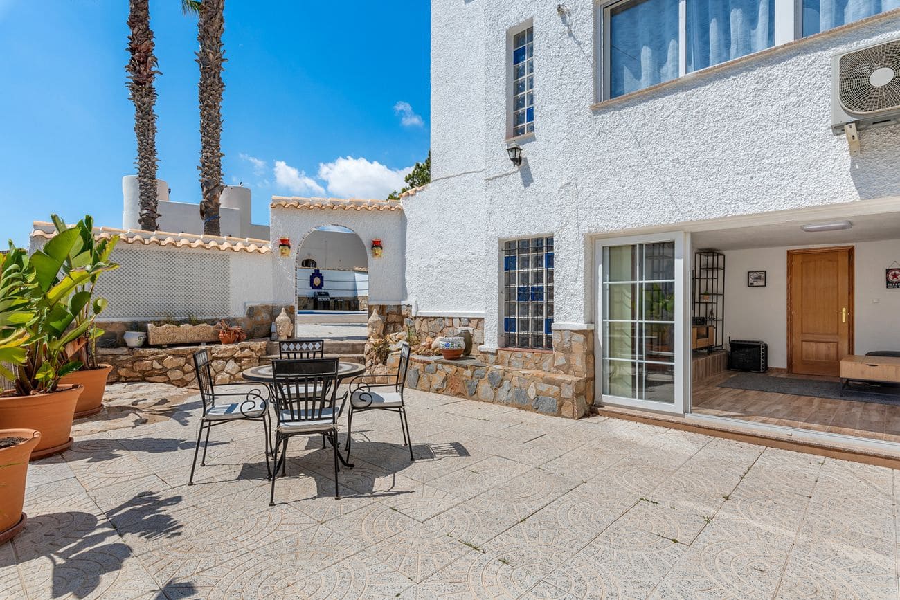 4 bedroom Villa for sale in Pinar de Campoverde - € 665,000 (Ref: 9514369)