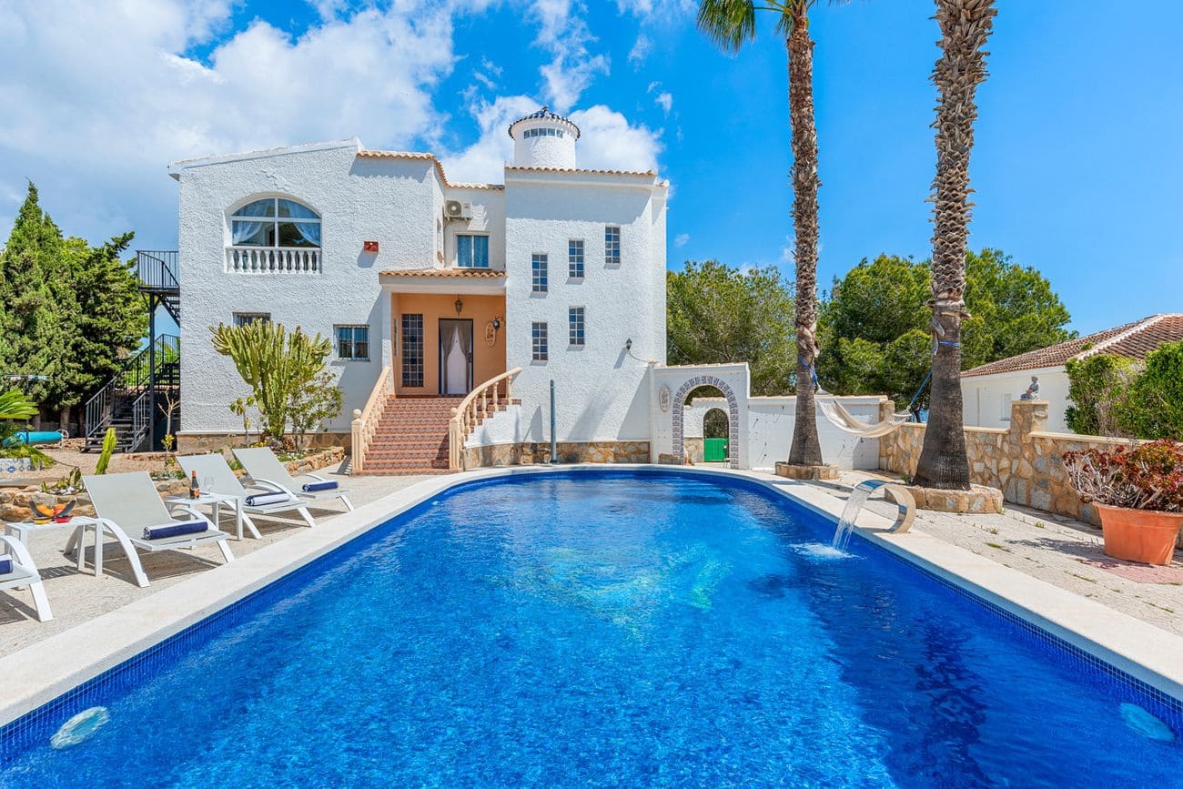 4 bedroom Villa for sale in Pinar de Campoverde - € 665,000 (Ref: 9514369)