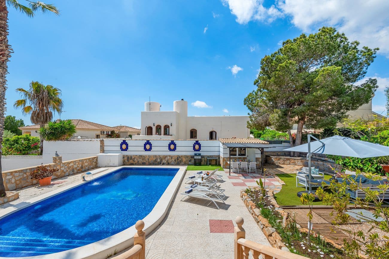 4 bedroom Villa for sale in Pinar de Campoverde - € 665,000 (Ref: 9514369)