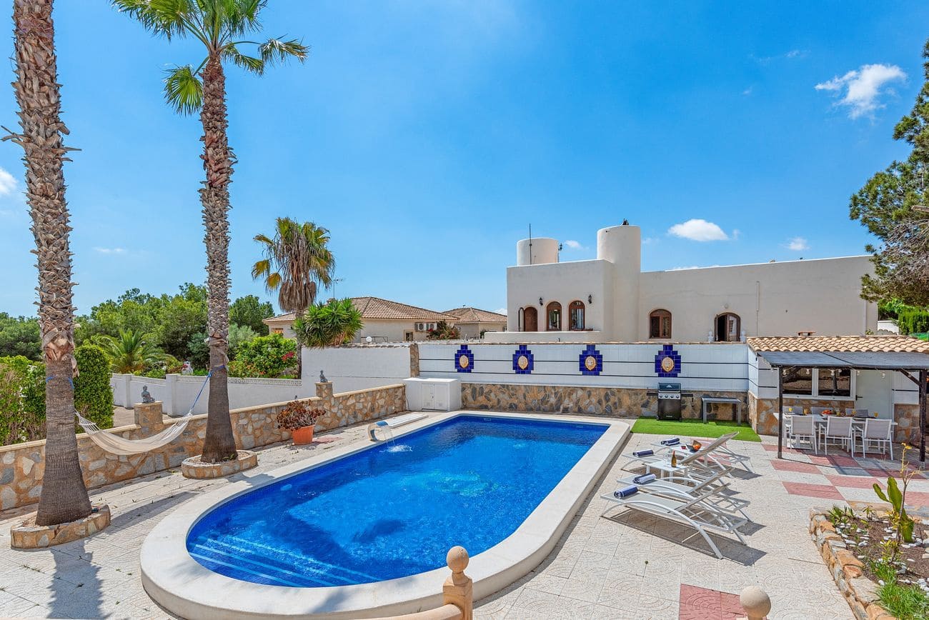 4 bedroom Villa for sale in Pinar de Campoverde - € 665,000 (Ref: 9514369)