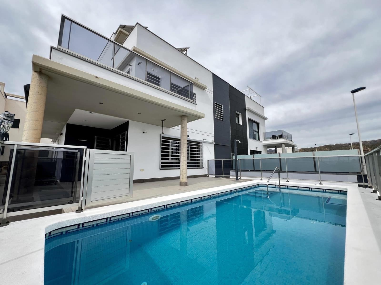 4 bedroom Villa for sale in Puerto de Mazarron with pool - € 470,000 (Ref: 9514388)