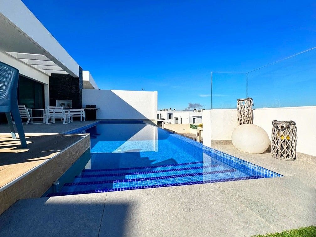 3 quarto Moradia para venda em Dona Pepa com piscina garagem - 620 000 € (Ref: 9514414)